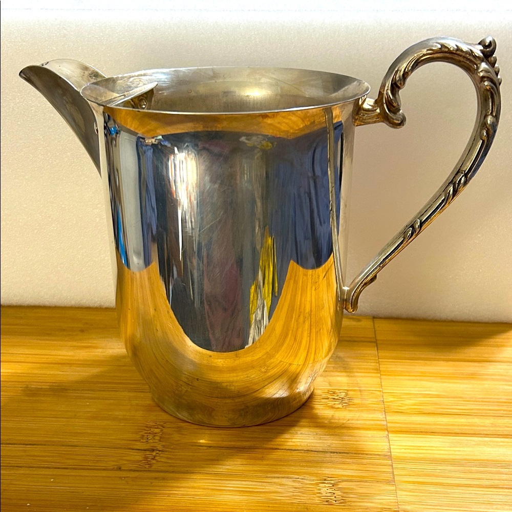 Vintage Sheridan Silver Co. Silver Plated “Paul Revere”Water Pitcher.